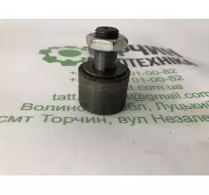 Втулка з пальцем жатки зернозбиральних комбайнів Massey Ferguson. Втулка з пальцем жатки зернозбиральних комбайнів Massey Ferguson.