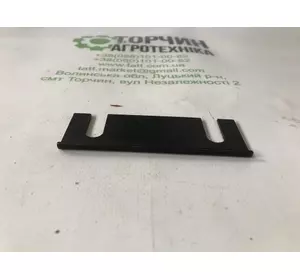 Пластина тертя ножа жатки John Deere - Z32049 Пластина тертя ножа жатки John Deere - Z32049