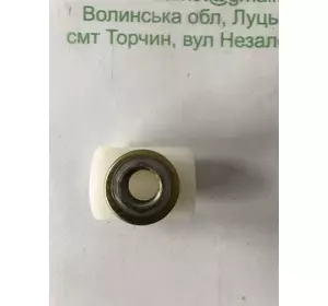 Втулка пальця шнека жатки М16х1,5 John Deere Втулка пальця шнека жатки М16х1,5 John Deere