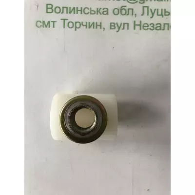 Втулка пальця шнека жатки М16х1,5 John Deere